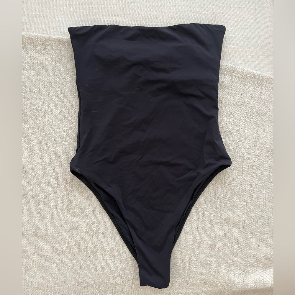 NWT Strapless Billabong Cheeky One Piece
